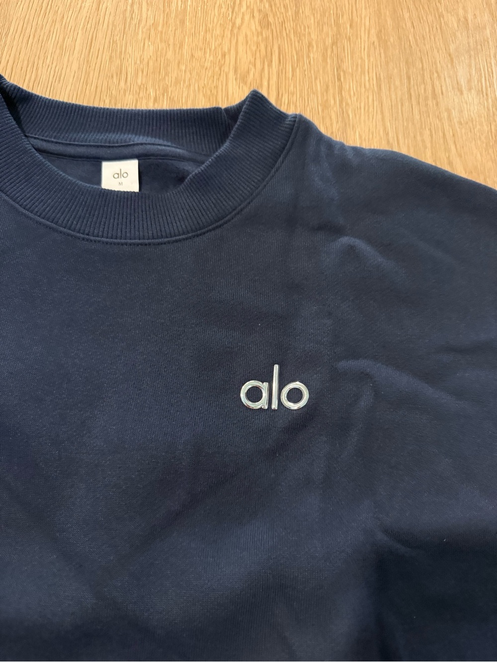 ALO Yoga Navy Cropped Accolade Crewneck - Picture 2 of 6